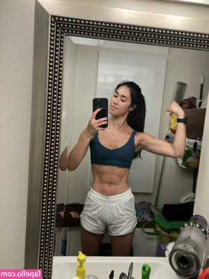Nicole Rieko Setsuko [ nicole-rieko-setsuko ] - Hiiii boys!! Who wants to play? I think my face is the perfect place