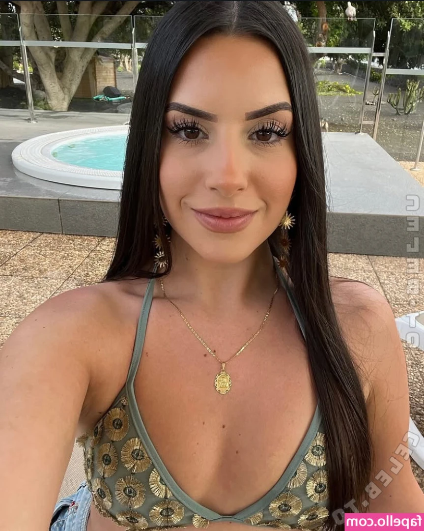 Carmen Brads [ carmen-brads ] - Come here 😊