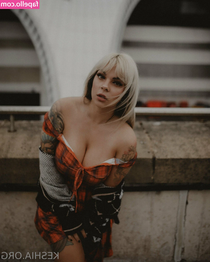 Kawaiikeshia - Luckily I have enough toys. When there's no man there and I need to