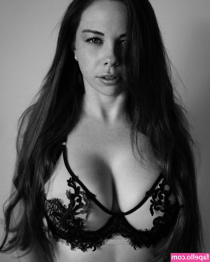 Carmen Palme [ carmen-palme ] - Happy new years!! This month I have some great content coming out so