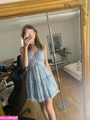 Apollolol - Waking in time for the morning light makes me feel extra sexy. Wish I