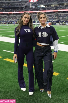Cavinder Twins Haley&Hanna [ cavinder-twins-haley-hanna ] - Boots & boobs