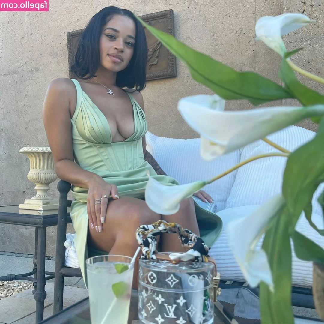 Ella Mai [ ella-mai ] - Okay here are boobs against wood paneling. Better? 🤪