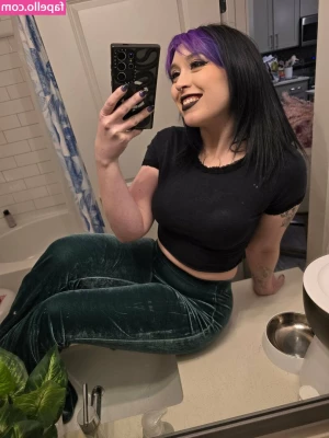 Itsqueenmanda - Sleepy time for me  no one to cuddle