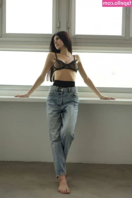 Lola Willow [ lola-willow ] - Come lay in bed with me! Our naked body’s entangled, can you feel