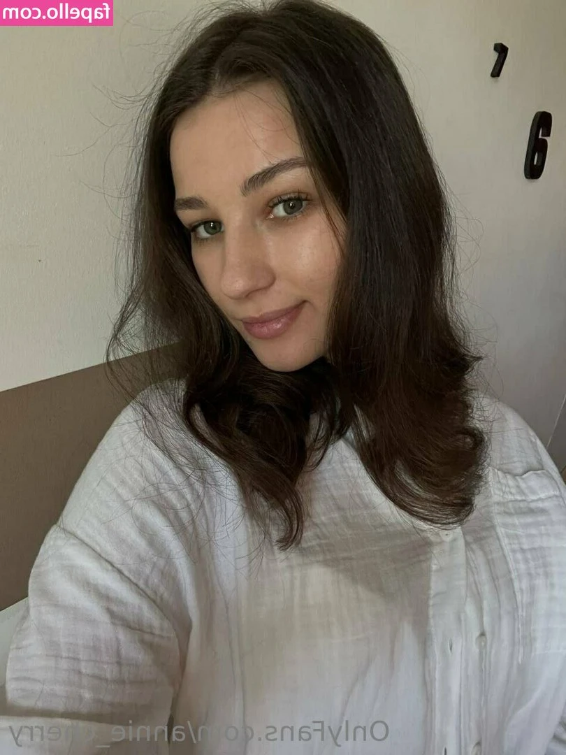 annie_cherry [ annie-cherry ] - I want to be fucked standing up from behind please :)