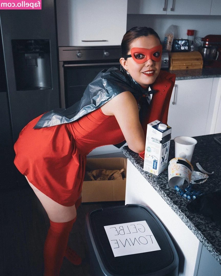 Malwanne - Just curious - who would turn you on the most to see me with