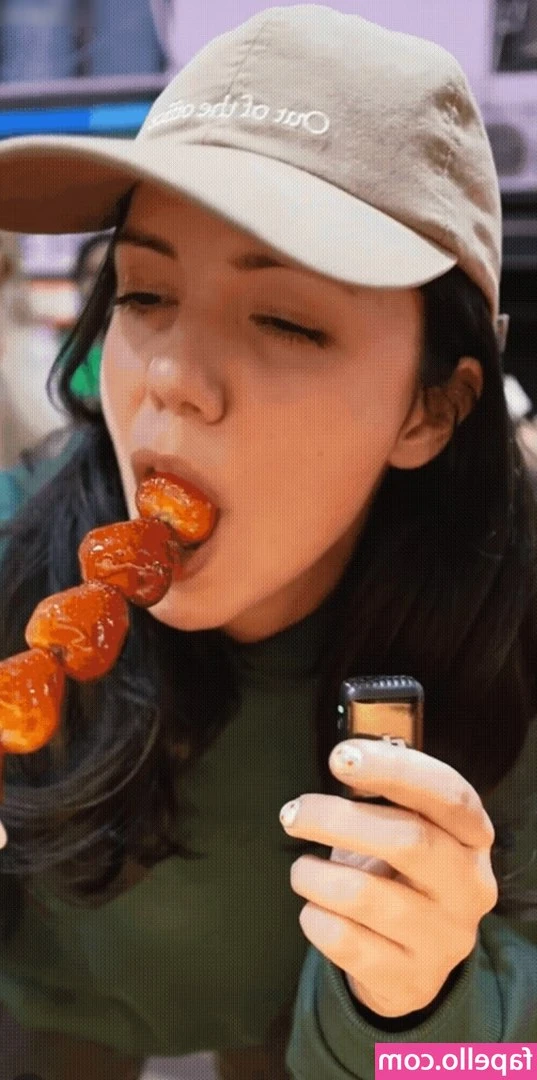 Malwanne - Guess what I made!! My most viral tiktok in a thong and YES I turn