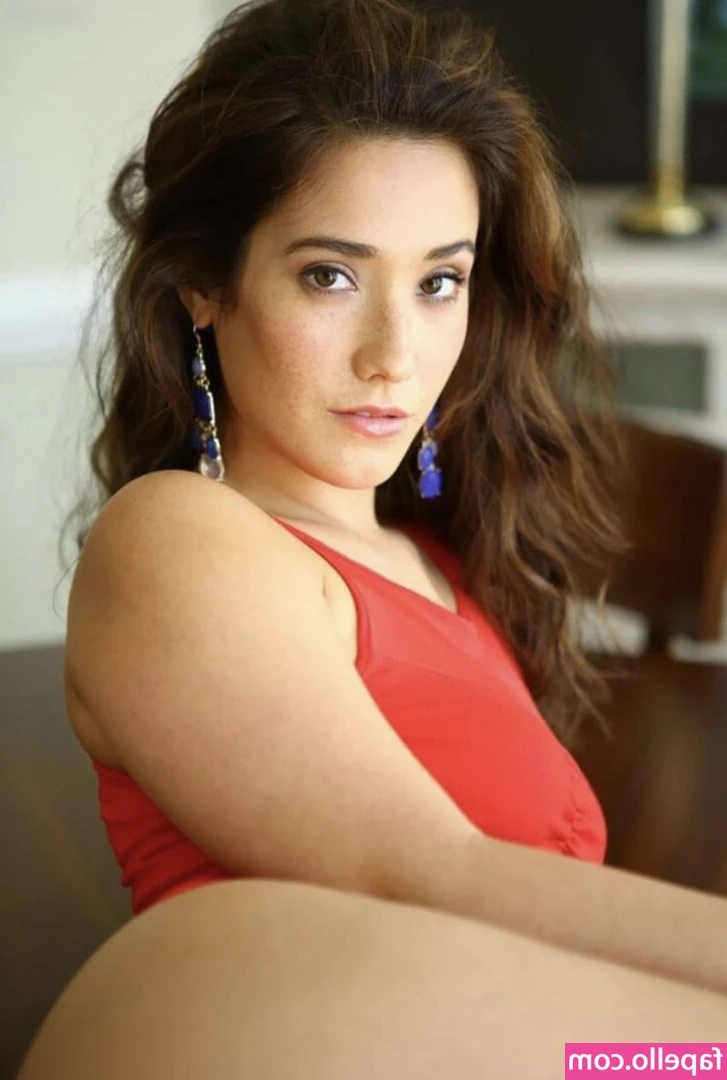 Eva Lovia [ eva-lovia-27 ] - im so fuckin horny😩 unlock something and text me rn😩 i got