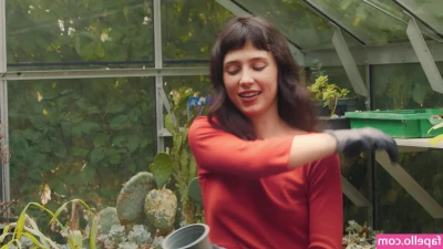 Clairo - This weeks video! @u268064590 tries a couple new toys on me. It was