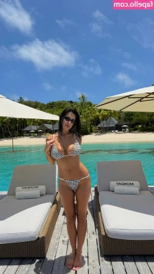 Devin Brugman [ devin-brugman ] - There is nowhere to sit down, will you put it on your face?💕