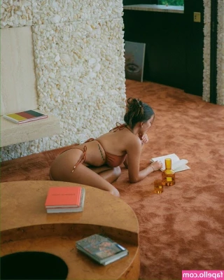 Devin Brugman [ devin-brugman ] - A new Fluff Friday video