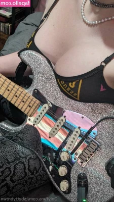 Betty Brown [ betty-brown ] - Do you need some help jerking it? Let me show you how ;)  ✨JOI