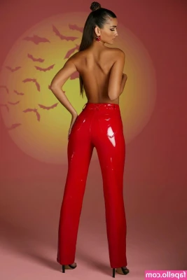 Priscilla Ricart [ priscilla-ricart ] - I absolutely love these 🤭 do I really look that naughty with a