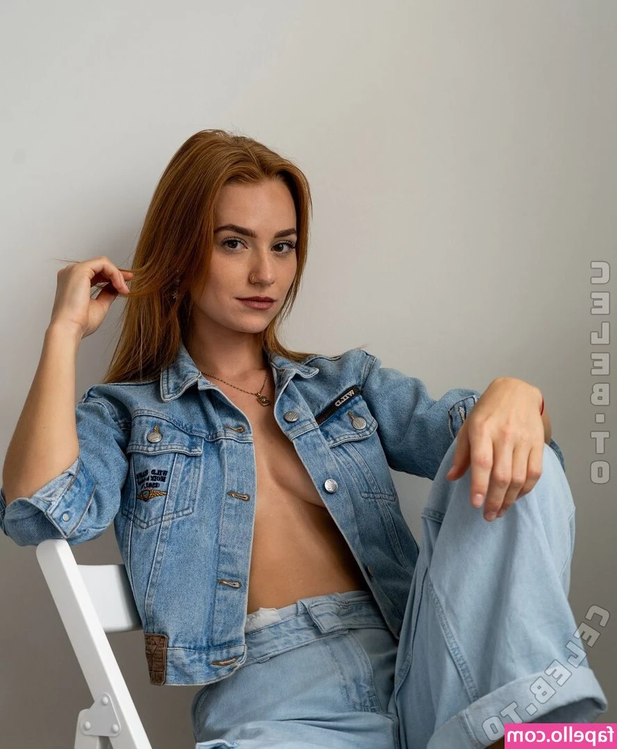 Nadine Katzenschläger [ nadine-katzenschlger ] - Come sit on daddy’s lap