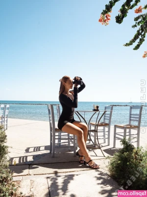 Nadine Katzenschläger [ nadine-katzenschlger ] - THINK LESS