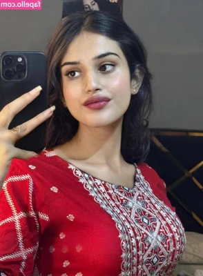 Faaria Farooq [ faaria-farooq ] - I had a lovely birthday yesterday and got a bit tipsy at dinner 😜