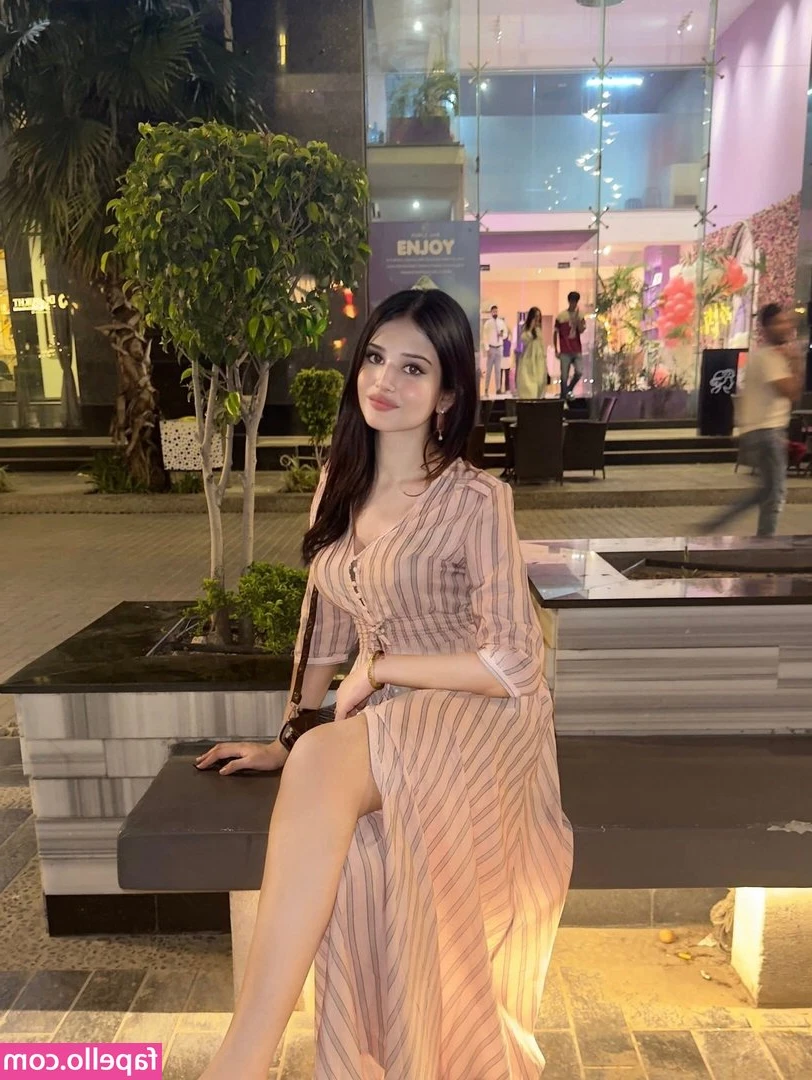Faaria Farooq [ faaria-farooq ] - tell the easter bunny I want extra candy...