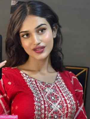 Faaria Farooq [ faaria-farooq ] - 🥵 editing this video for GIFs made me so fucking horny 🥵