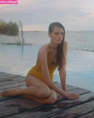 Natalia Bulycheva [ natalia-bulycheva ] - Can’t play with my pussy in here by myself can I? 🤔