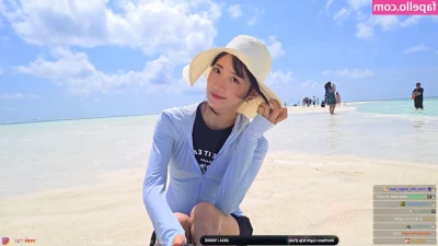 jinnytty [ jinnytty-1 ] - Two nudies taken during filming my most recent video! :) Felt cute! 