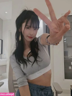 jinnytty [ jinnytty-1 ] - I took this for you guys before I logged on to cam this morning and I