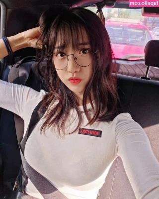 jinnytty [ jinnytty-1 ] - On my   but still horny    Sending out extra pics  without the string