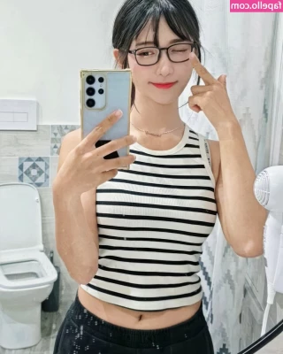 jinnytty [ jinnytty-1 ] - Was surprised by one of my fans on here sending me these sexy outfits