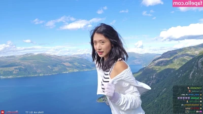 jinnytty [ jinnytty-1 ] - Wish I could bounce on something else 🤪