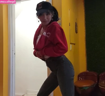 jinnytty [ jinnytty-1 ] - Would you want to be my neighbour    Part 2 will be saucier I promise