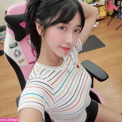 jinnytty [ jinnytty-1 ] - playing alone baby  look at me
