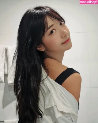 jinnytty [ jinnytty-1 ] - The way  vannarose tv ass waves when I give her back shots
