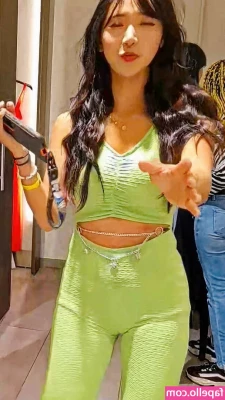 jinnytty [ jinnytty-1 ] - Nips need attention 👅