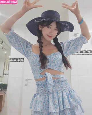 jinnytty [ jinnytty-1 ] - A little fuzzy 😈