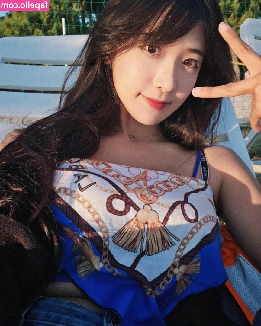 jinnytty [ jinnytty-1 ] - Would you like to fuck me if I wore nothing but these?