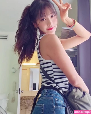 jinnytty [ jinnytty-1 ] - I need to move somewhere with a beach