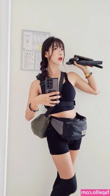 jinnytty [ jinnytty-1 ] - where would u start kissing? 😚