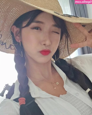 jinnytty [ jinnytty-1 ] - She s baaaaack