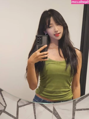 jinnytty [ jinnytty-1 ] - 67 picture set - Part Three Green thong, heels, and thigh high socks