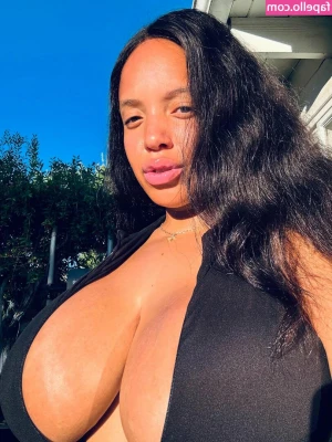 sabrinafountaine - this glasses makes me look more interesting