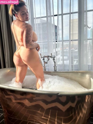 Natalia Rae Reynolds [ natalia-rae-reynolds-2 ] - Wanna play