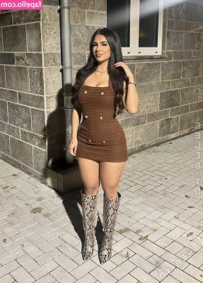 faatima.aal [ faatima-aal ] - i bet your dick would slide real nice between my tits wouldnt it?