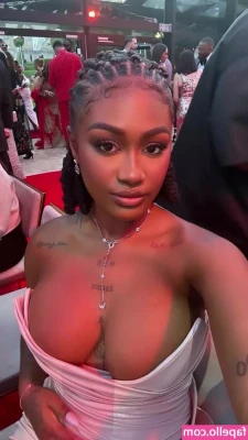 Kaliii - Hey Lovelies 💙 Do you have any recommendations for sex toys ?