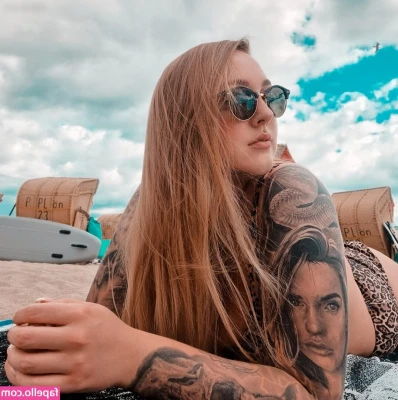 bikergirl_liza [ bikergirl-liza ] - 周末兔兔福利视來更新啦🥰 高叉连体衣 