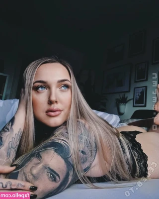 bikergirl_liza [ bikergirl-liza ] - How nice to make your cock hard!!! Are you coming to play with me
