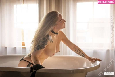 mel_ina.97 [ mel-ina-97 ] - So u like chubby girls ?