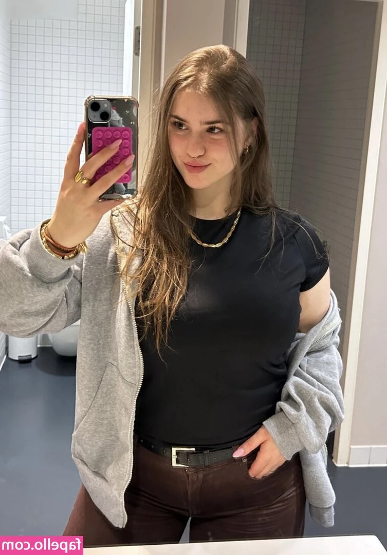 Alyssa Baum [ alyssa-baum ] - I'm ready for your cum shot 😋