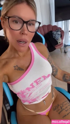 Lara Bergmann [ lara-bergmann ] - oh hello😘😘 enjoy this sexy video daddy😈