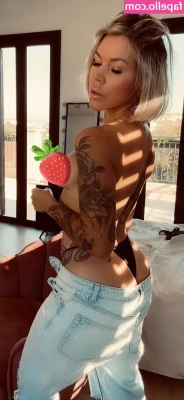 Lara Bergmann [ lara-bergmann ] - Who's ready for a fun week with me?! Comment an 🍆 emoji if you're