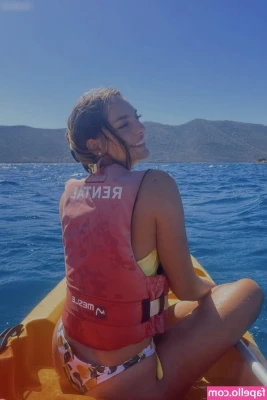 Katharina Xenia [ katharina-xenia ] - Disfrutando una rica lectura 🥰